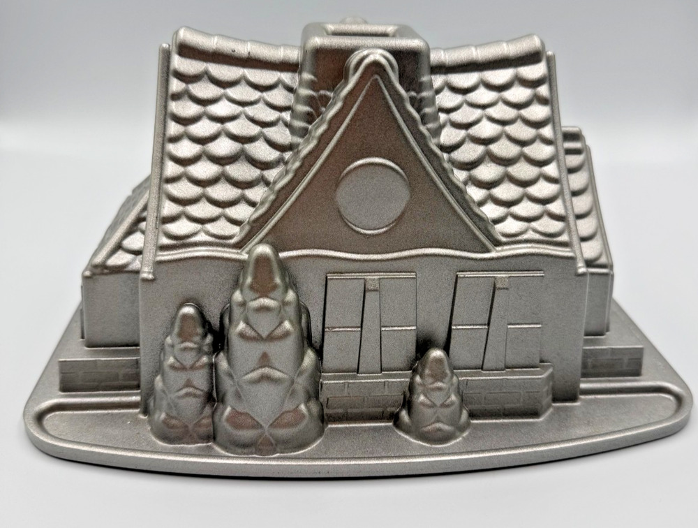 Nordic Ware Gingerbread House Christmas Cottage Cake Mold Bundt Pan 9 Cups